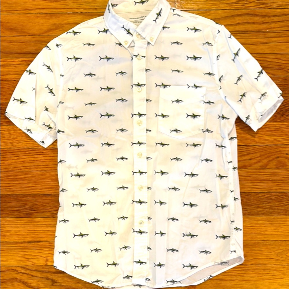 Banana Republic White SS Button Down Shirt w/Great White Shark Print, Small